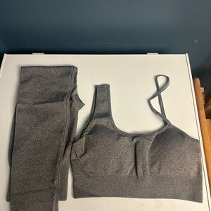 New Sports Bra and Leggings Set Size Large